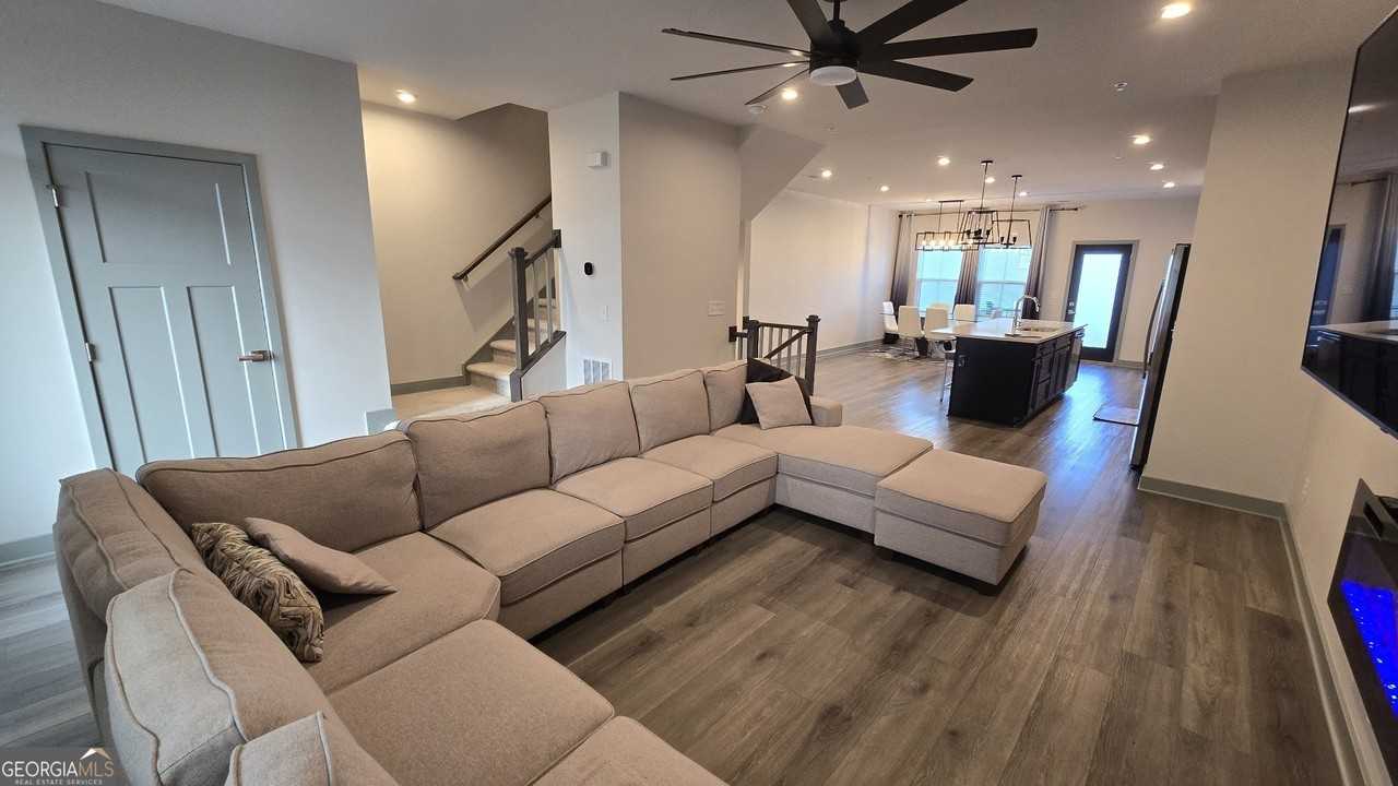 115 Climbing Ivy Cir - Photo 2 of 39