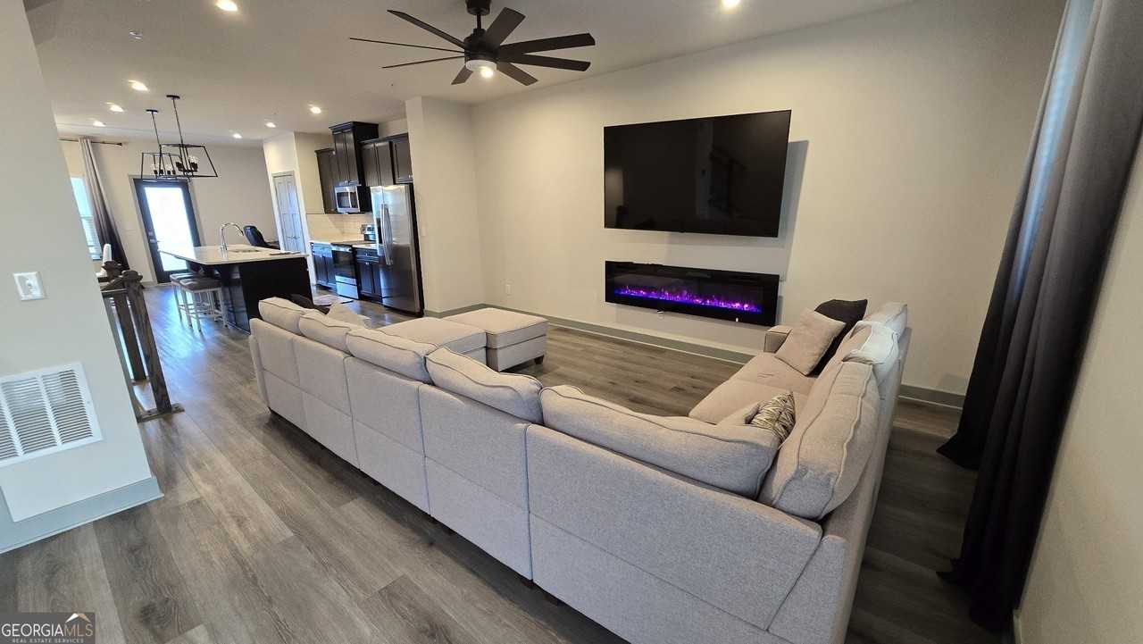 115 Climbing Ivy Cir - Photo 4 of 39