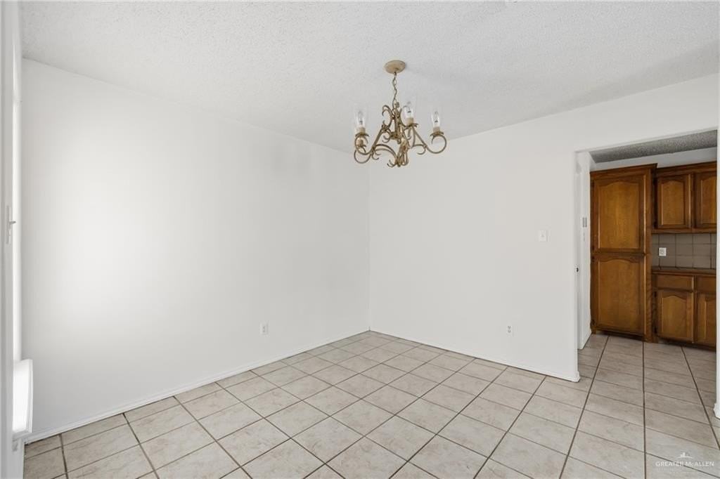 2308 Emory Ave - Photo 4 of 12