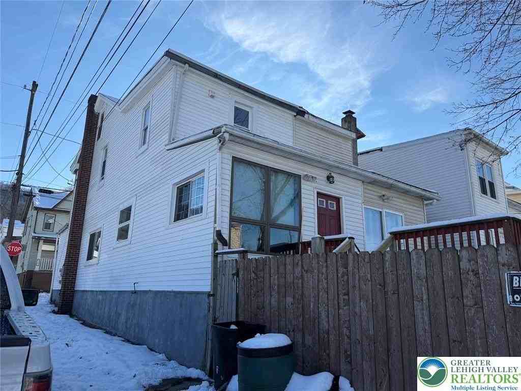 301 Penn Street - Photo 3 of 17