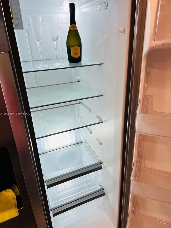 711 Southwest 11th Street - Photo 4 of 22