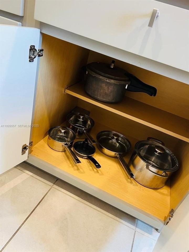 711 Southwest 11th Street - Photo 6 of 22