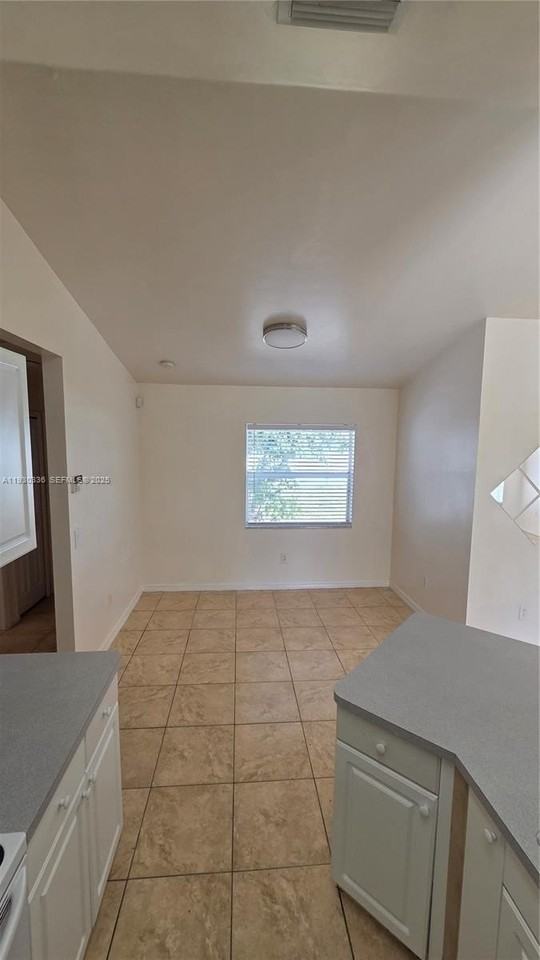 411 Ne Juanita Pl #411 - Photo 3 of 20