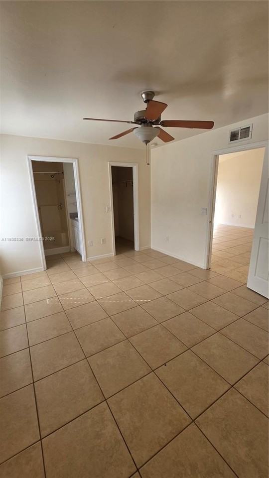 411 Ne Juanita Pl #411 - Photo 4 of 20