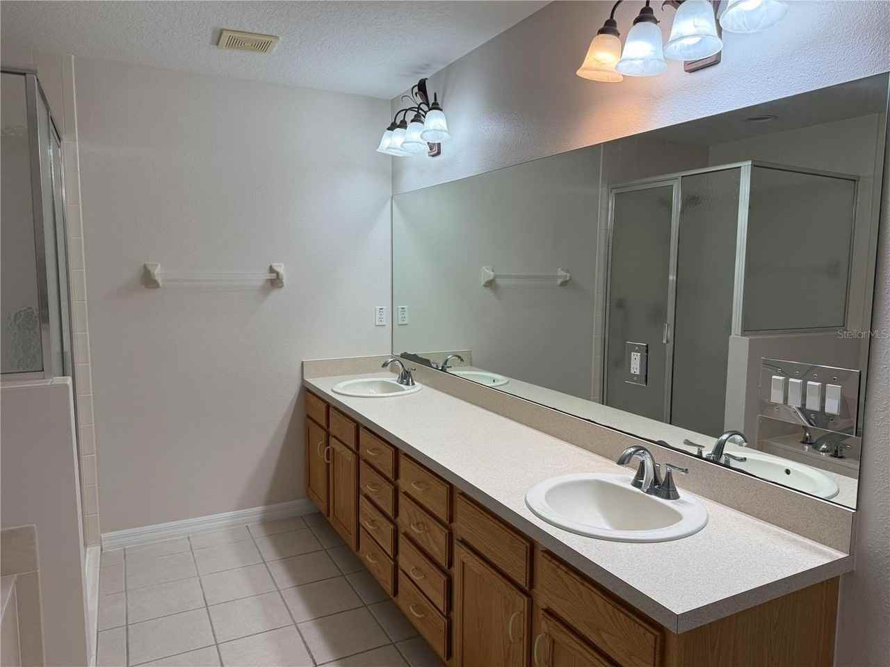 3249 Nw 49th Ave - Photo 7 of 25