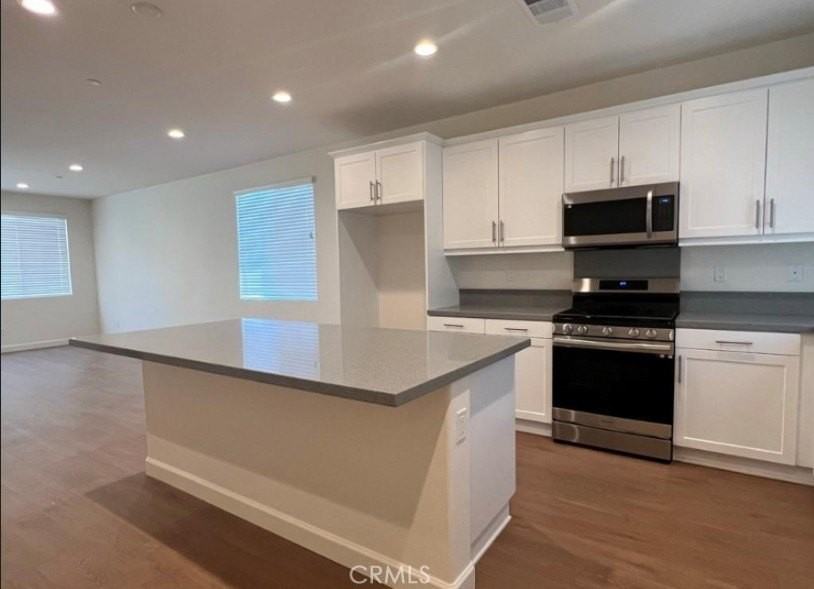 130 Grove Ct - Photo 3 of 17