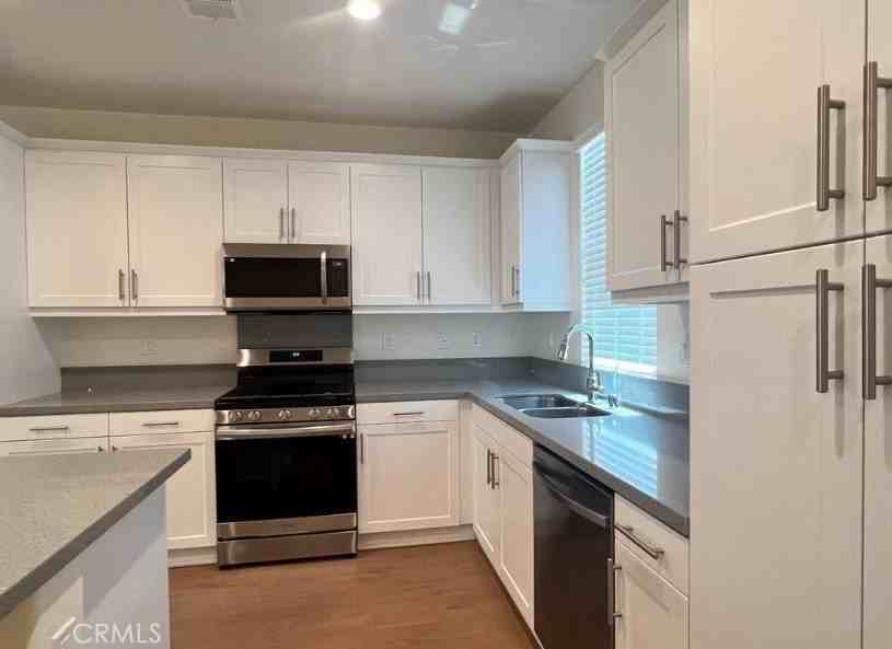 130 Grove Ct - Photo 4 of 17