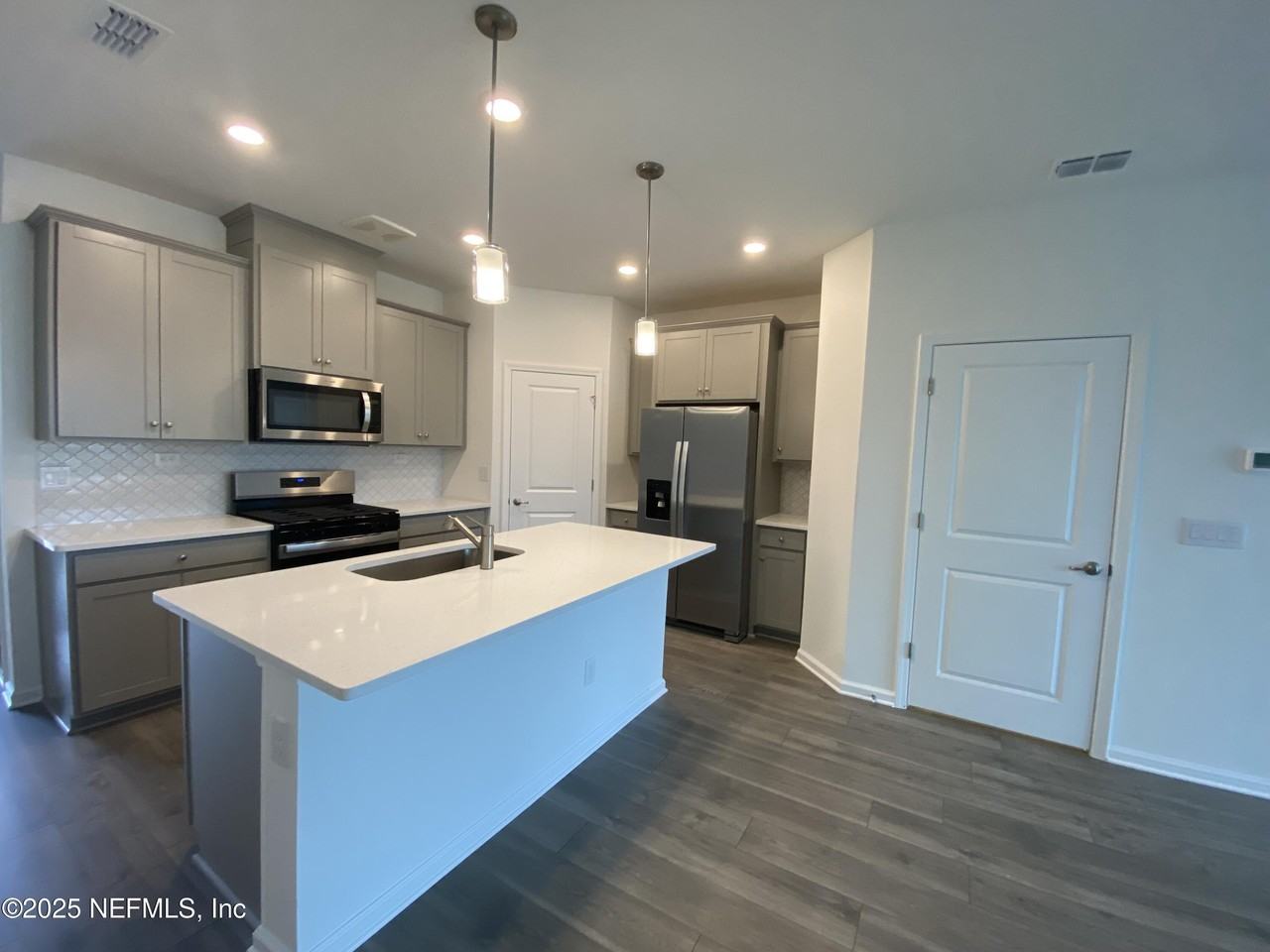 269 Brandon Lakes Drive - Photo 3 of 16