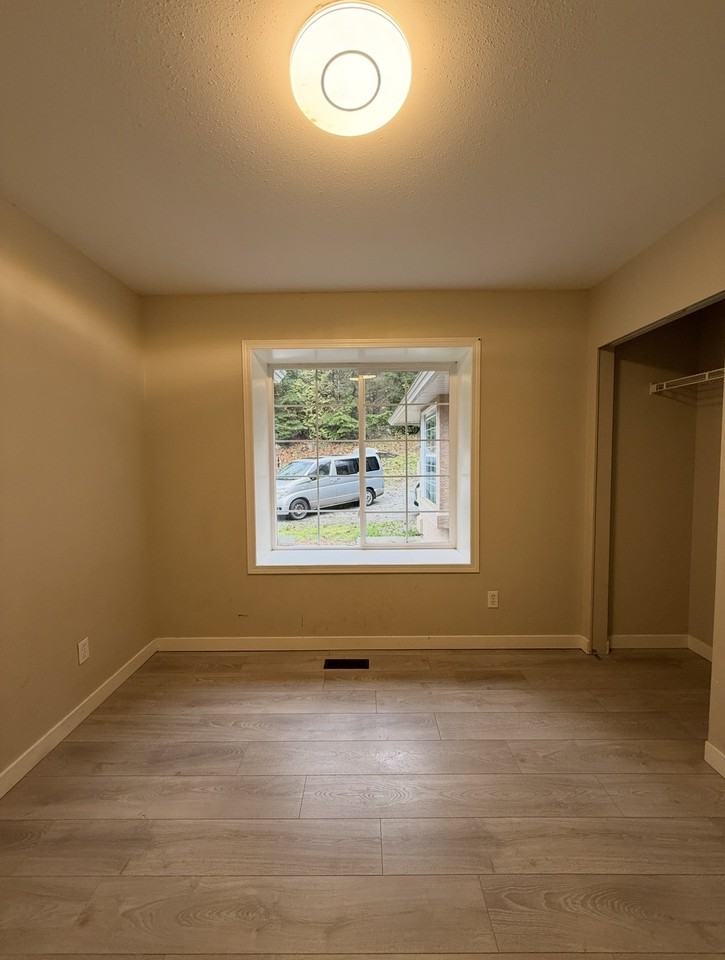 32794 Richards Avenue - Photo 7 of 16