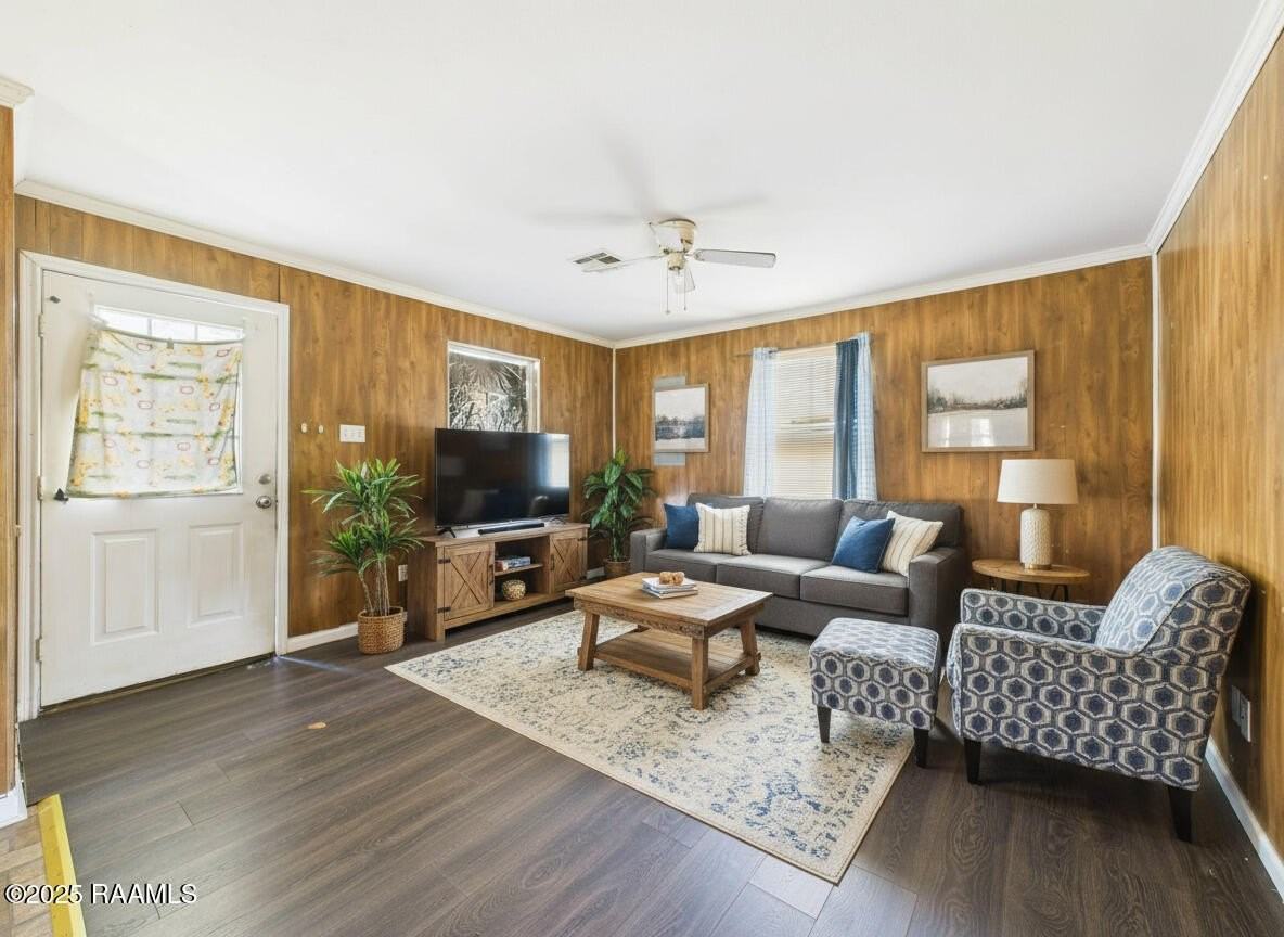 125 Sternberg Drive - Photo 2 of 13