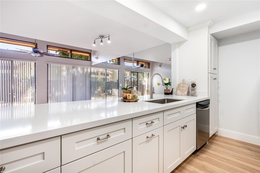 7920 Northwest 11th Court - Photo 4 of 37