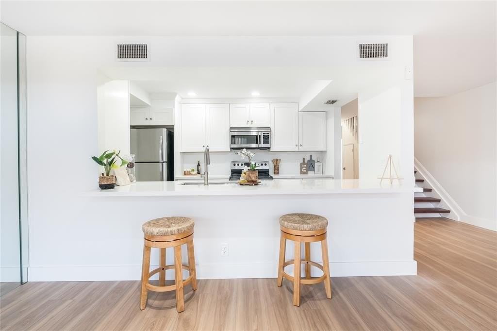 7920 Northwest 11th Court - Photo 7 of 37