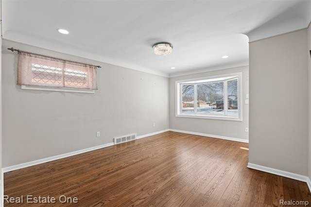 4114 Lincoln Street - Photo 6 of 30