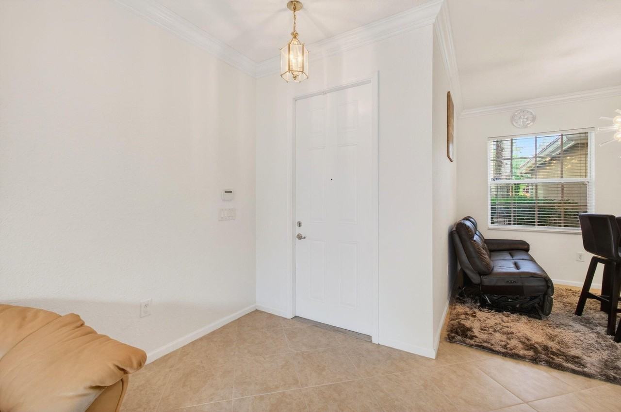 7533 Topiary Ave - Photo 4 of 50