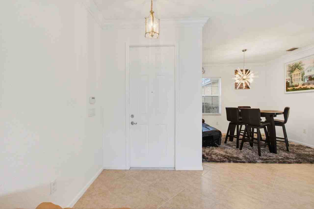 7533 Topiary Ave - Photo 5 of 50