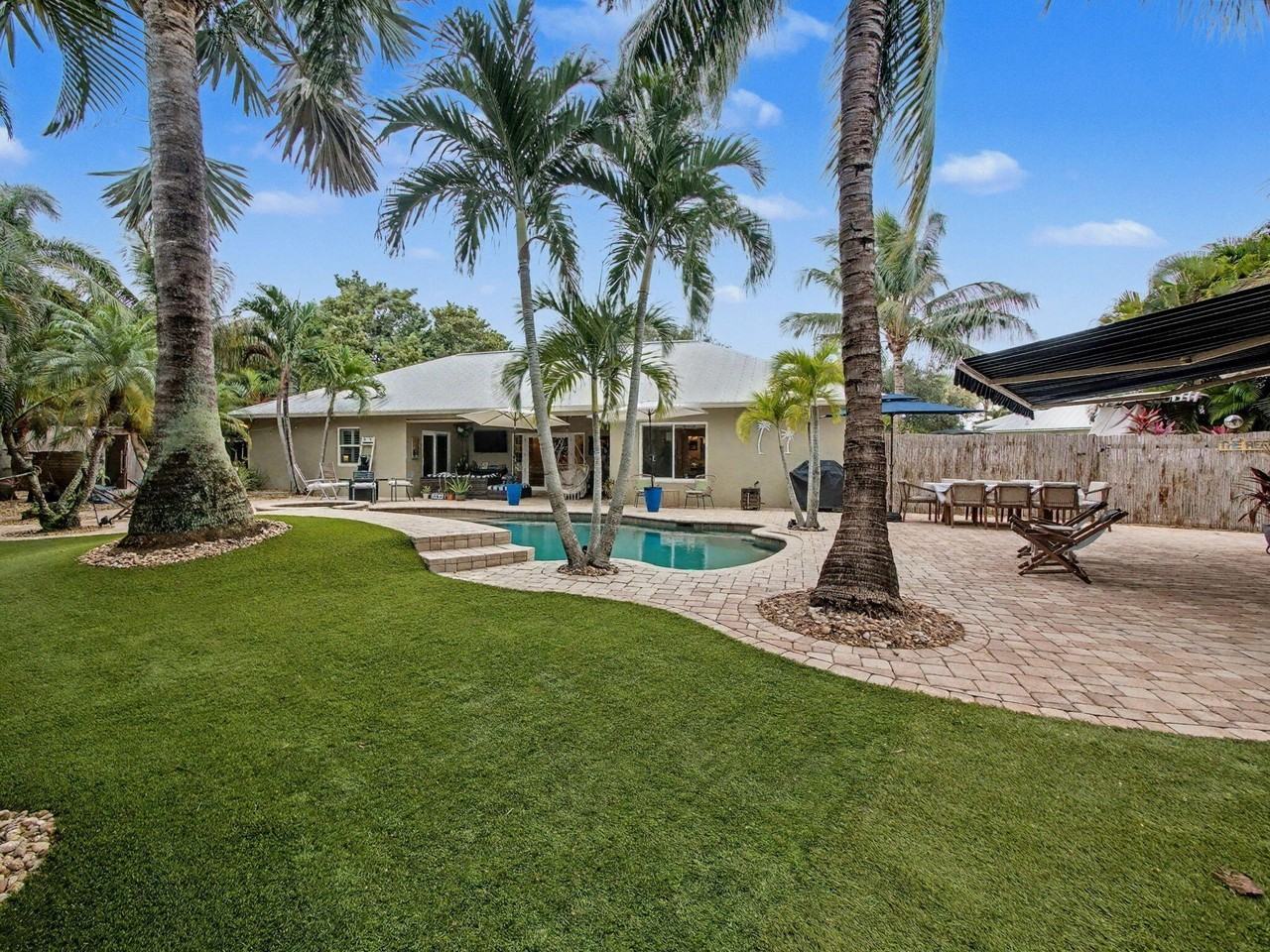 8121 Southeast Orchard Terrace - Photo 2 of 37