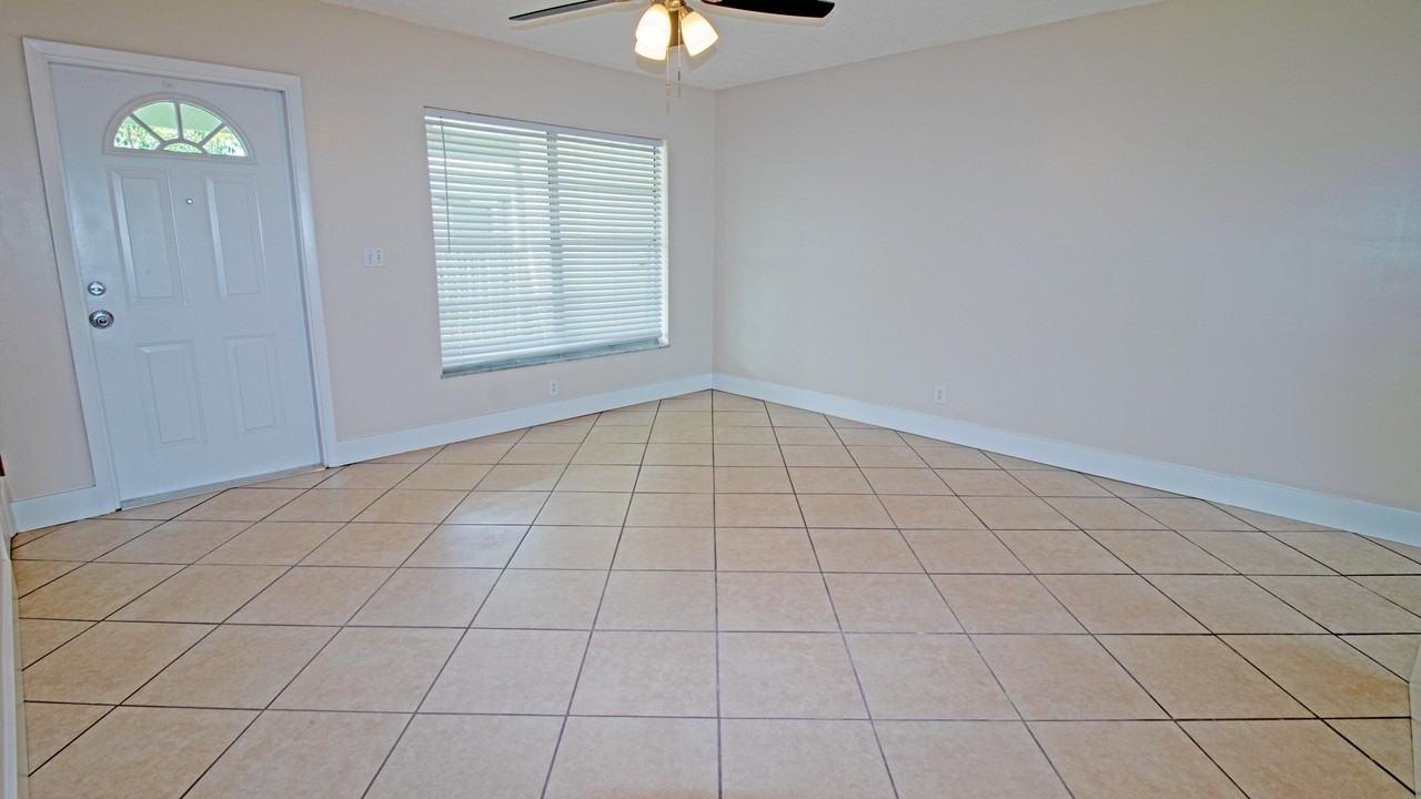 8757 Southeast Hobe Ridge Avenue - Photo 5 of 29