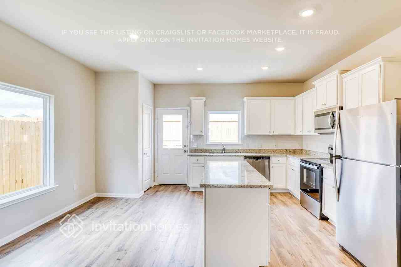 8211 Blooming Meadow Lane - Photo 7 of 17