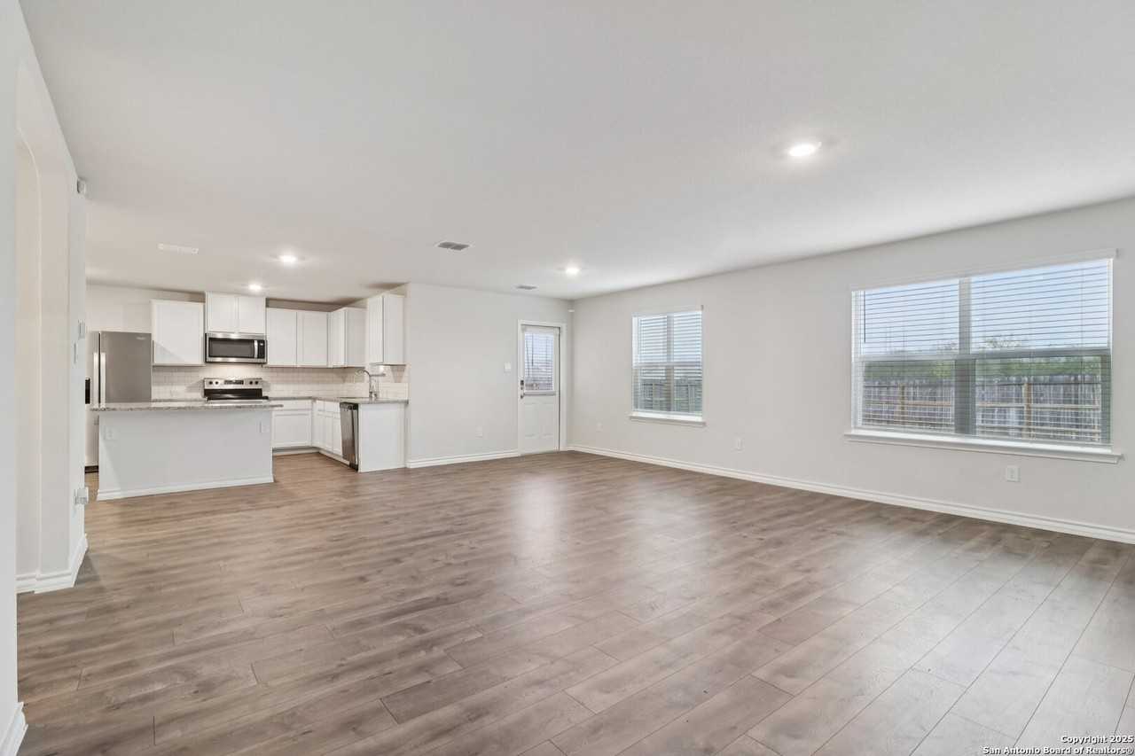 11319 War Emblem - Photo 4 of 34