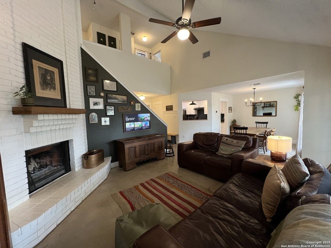 15611 Knollhollow - Photo 5 of 38