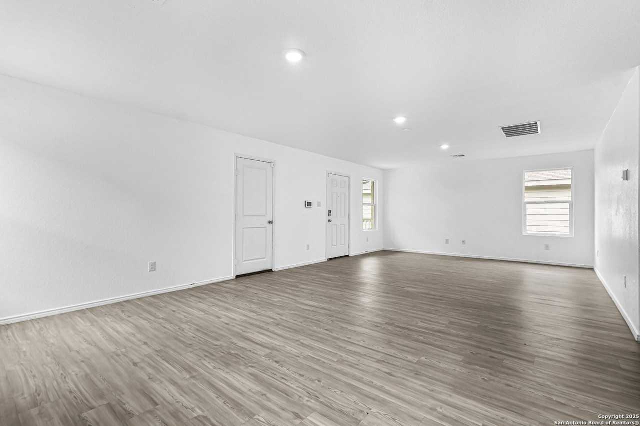 2811 Gustavo Dr - Photo 3 of 22