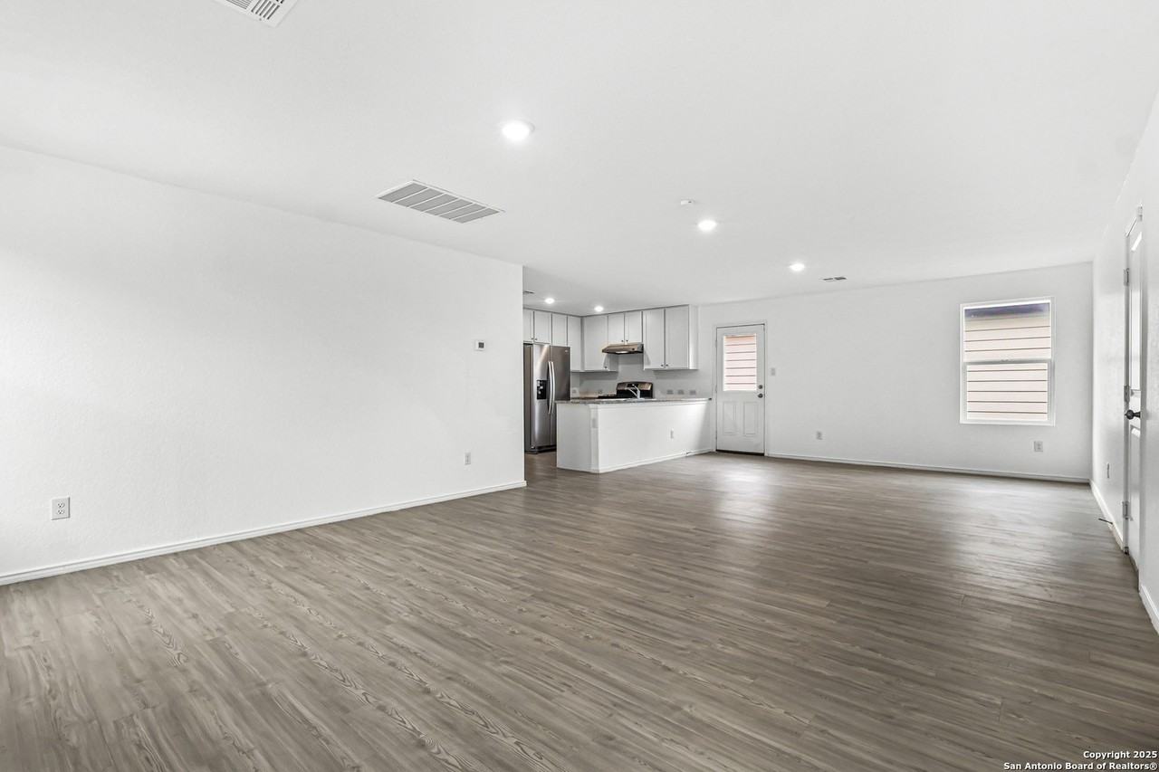 2811 Gustavo Dr - Photo 4 of 22