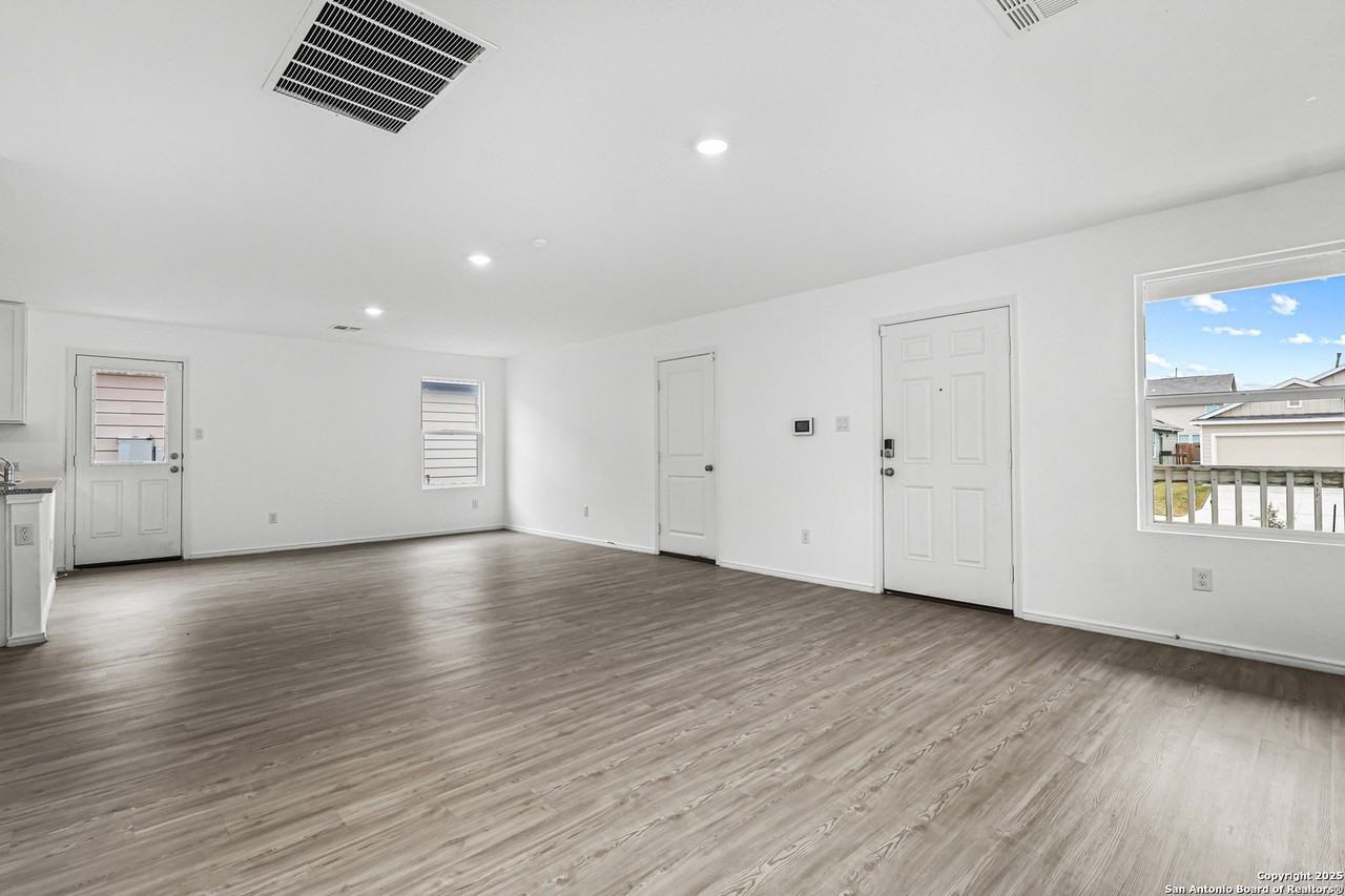 2811 Gustavo Dr - Photo 5 of 22