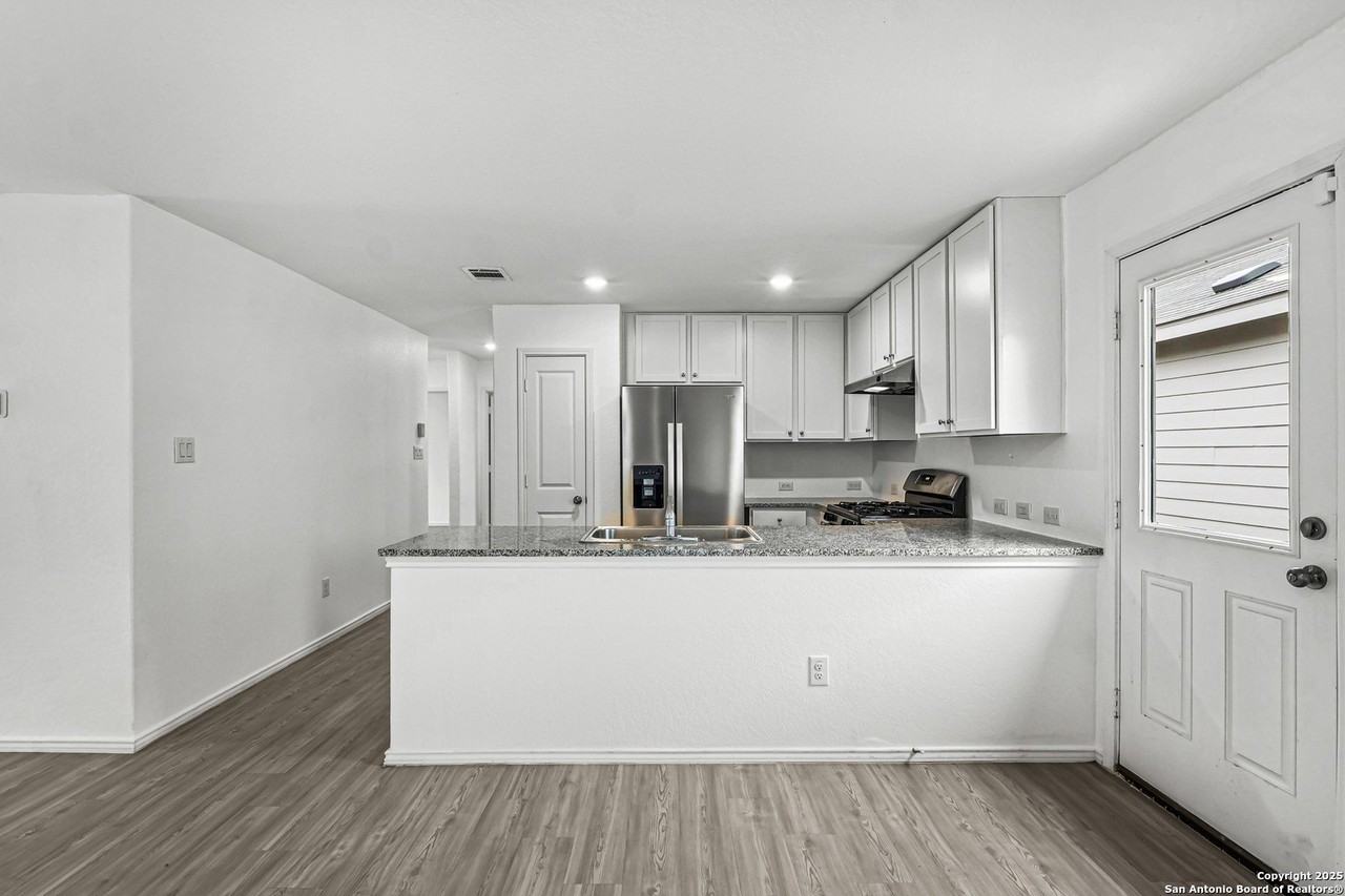 2811 Gustavo Dr - Photo 7 of 22