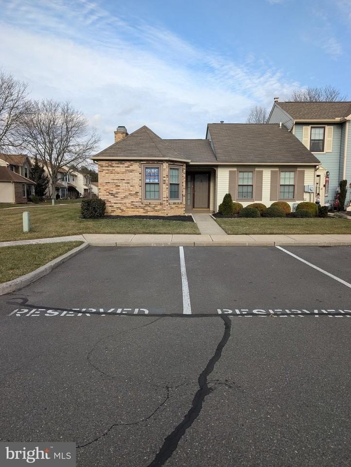 33 Banbury Court - Photo 3 of 27