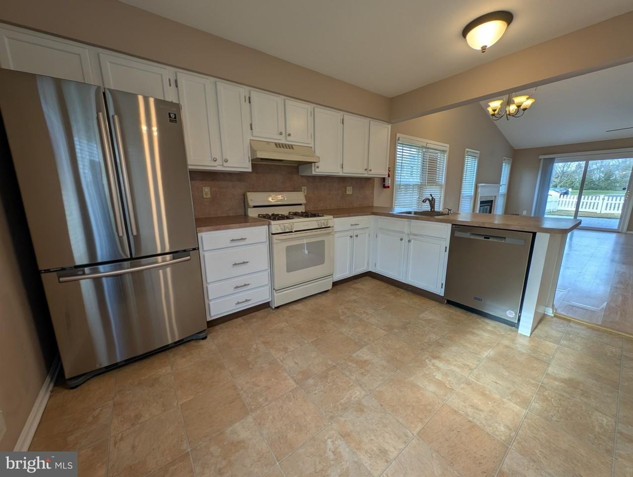 33 Banbury Court - Photo 5 of 27