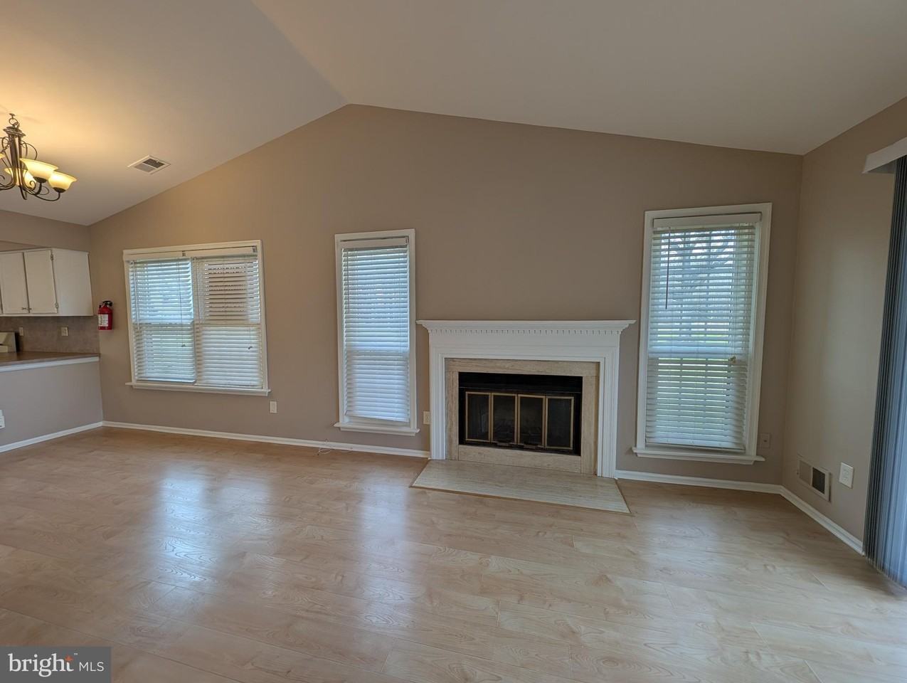 33 Banbury Court - Photo 7 of 27