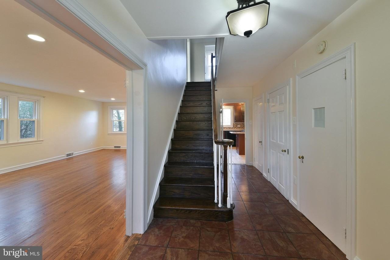 8106 Cadwalader Avenue - Photo 4 of 49