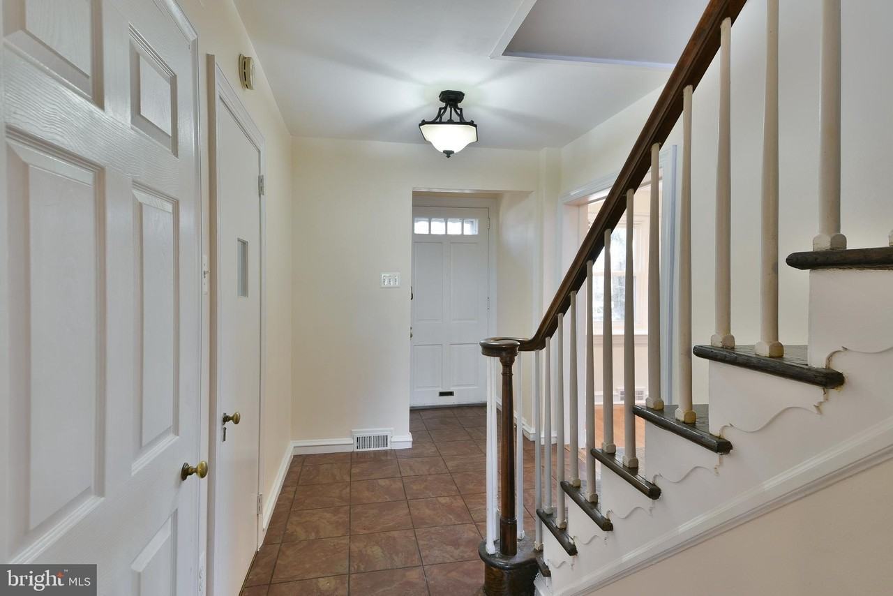 8106 Cadwalader Avenue - Photo 5 of 49