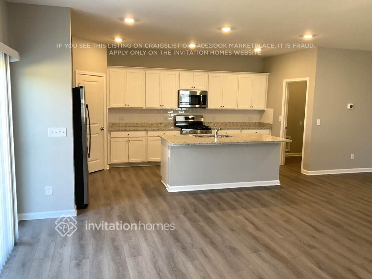 528 Almere Drive - Photo 4 of 14