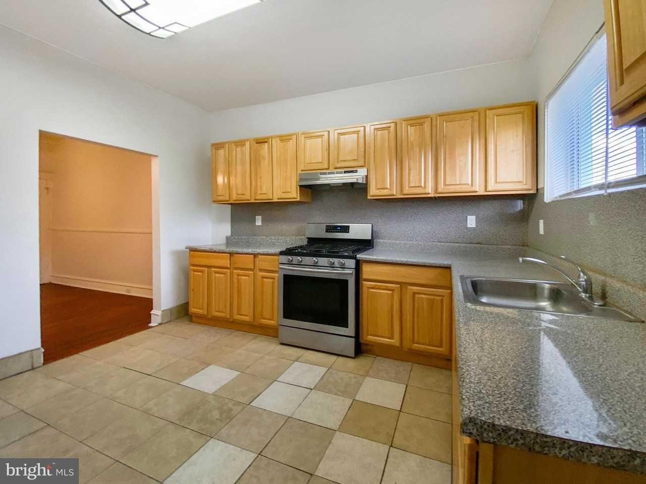 5726 Florence Avenue - Photo 5 of 18