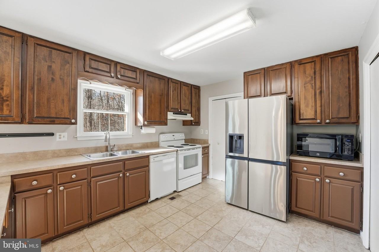 4431 Ringwood Rd - Photo 6 of 14