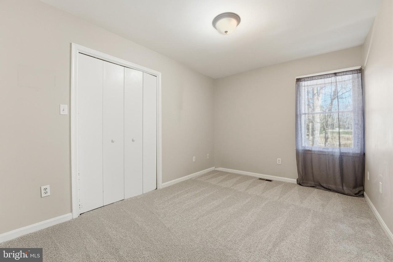 4431 Ringwood Rd - Photo 7 of 14