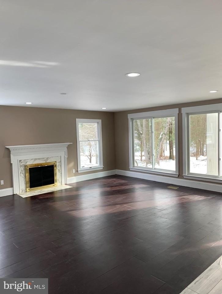 204 Donmore Drive - Photo 3 of 11