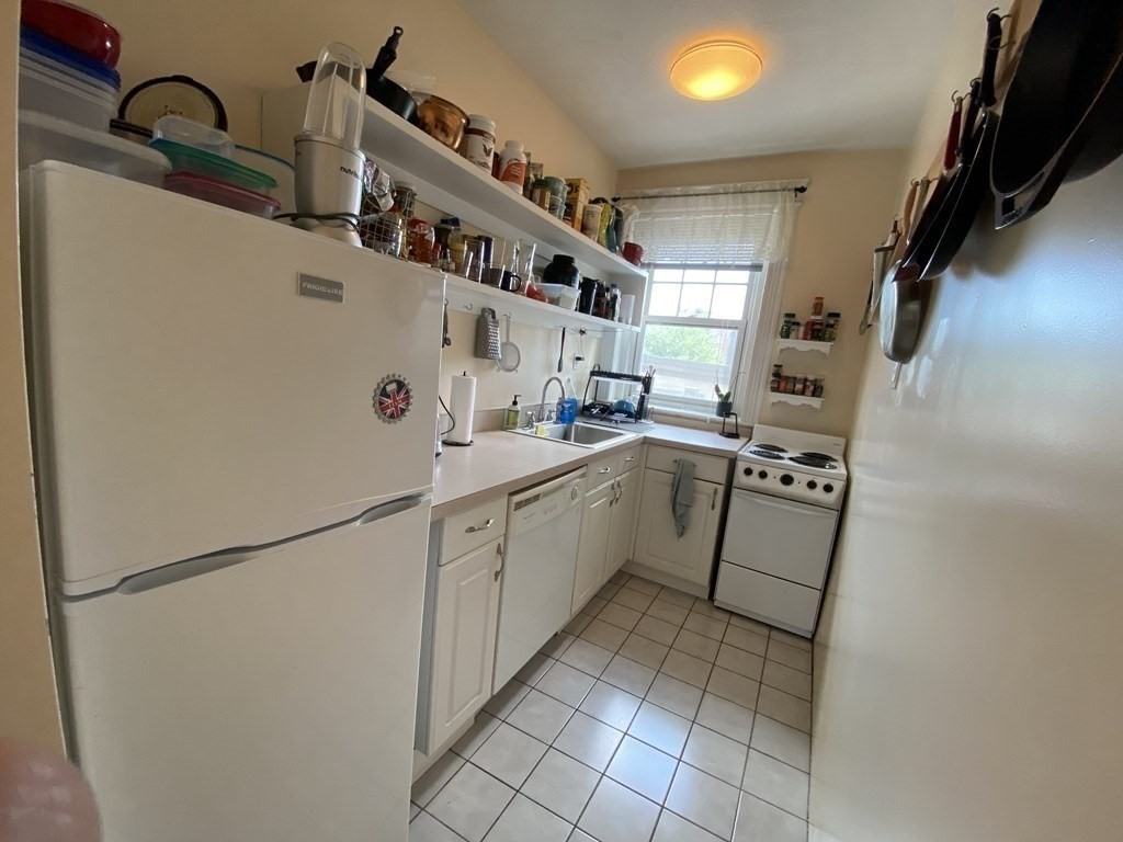 77 Parkman St - Photo 3 of 11