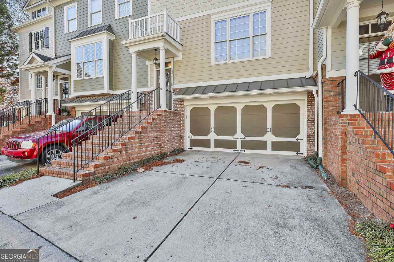 205 Lexington Circle - Photo 2 of 41