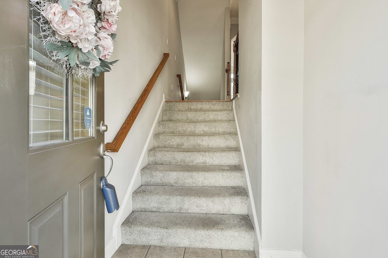 205 Lexington Circle - Photo 4 of 41