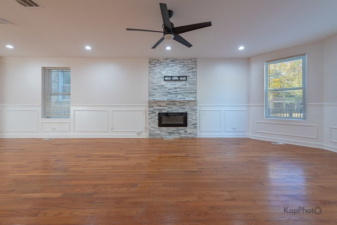 527 N Ridgeway Ave - Photo 3 of 29