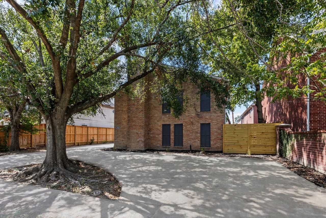 2226 Nantucket Drive - Photo 4 of 43