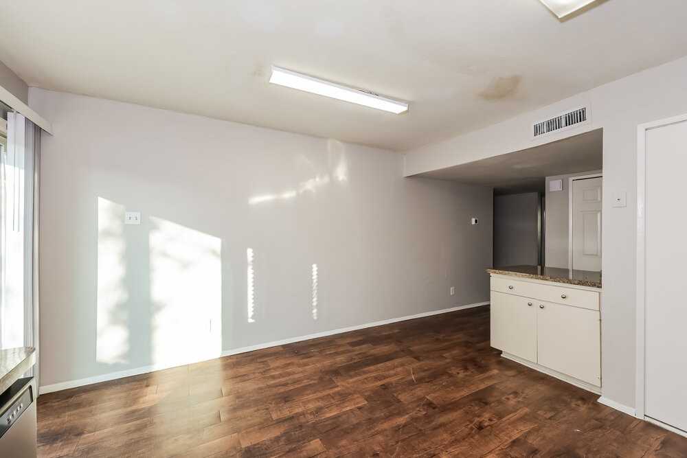 3214 Greentree Dr - Photo 6 of 16