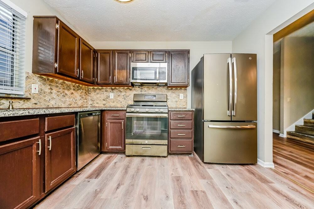 3729 Riverside Pkwy - Photo 6 of 17