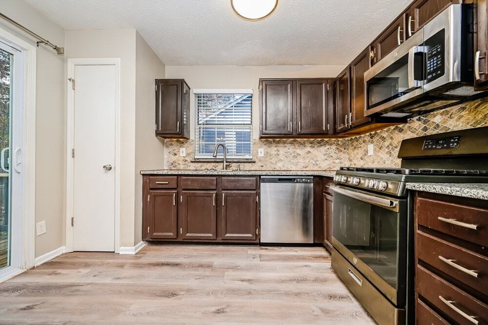 3729 Riverside Pkwy - Photo 7 of 17