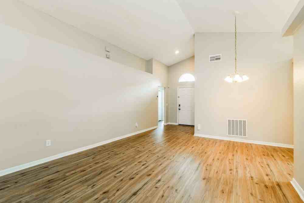 417 Halstead Dr - Photo 4 of 16