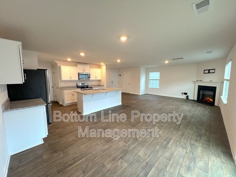 1603 Blue Velvet Ln - Photo 5 of 28