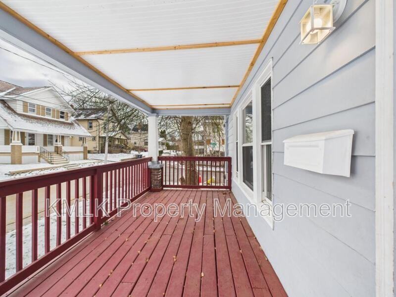 594 Columbia Avenue - Photo 4 of 34