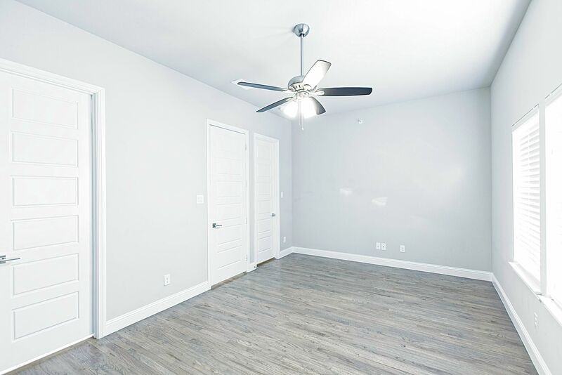 6031 Page St - Photo 4 of 40